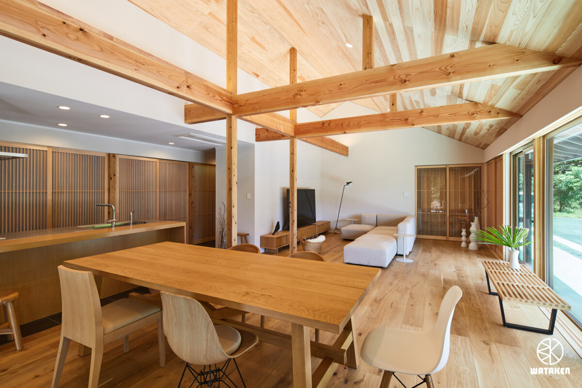 木のぬくもり感じるリビング