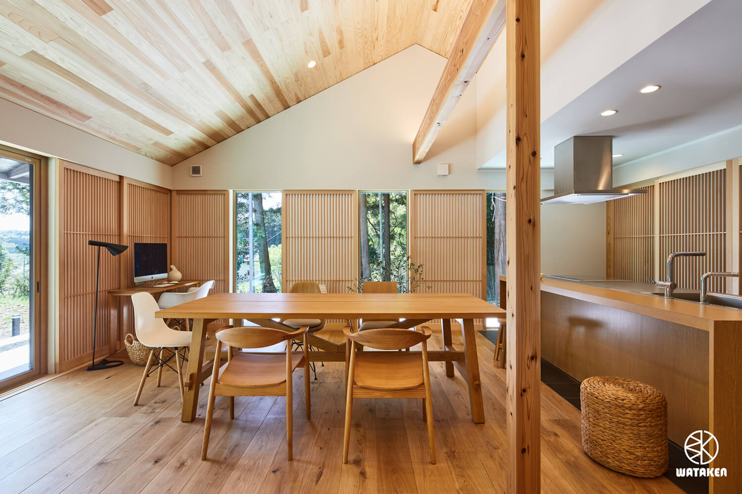 勾配天井とダイニングキッチン